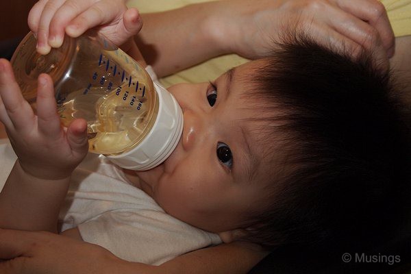 blog-2010-hannah-OLYP0534-self-feeding