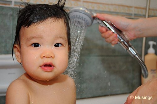 blog-2010-hannah-DSC_8009-bathtime