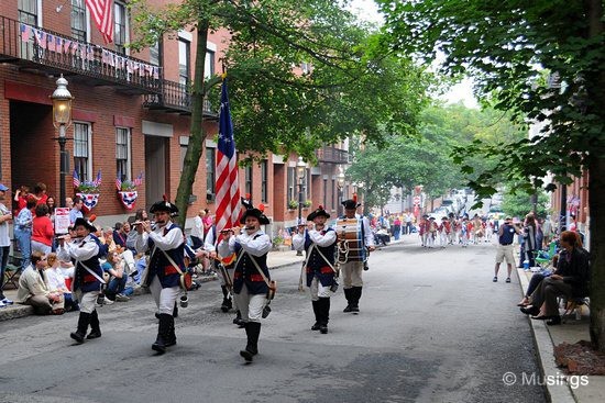 blog-2010-boston-DSC_9106-BunkerHillParade