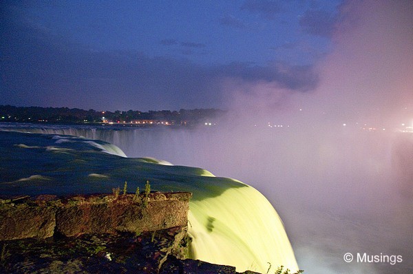 blog-2010-boston-DSC_A1765-niagarafalls-night