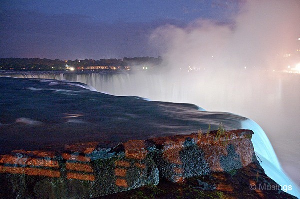 blog-2010-boston-DSC_A1785-niagarafalls-night