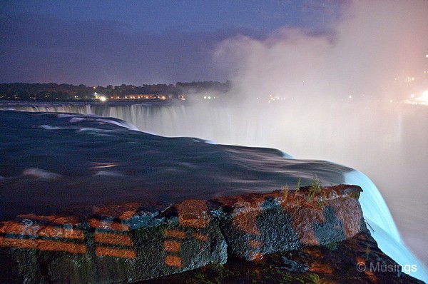 blog-2010-boston-DSC_A1785-niagarafalls-night