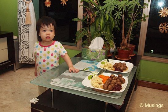 blog-2010-hannah-OLYP3107-ikea-meatballs-hannah