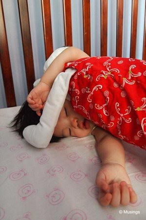 blog-2010-hannah-OLYP3340-sleeping-position