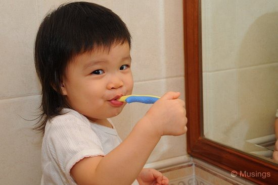 blog-2010-hannah-DSC_3180-teeth-brushing
