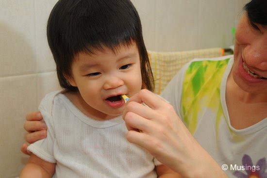 blog-2010-hannah-DSC_3215-teeth-brushing