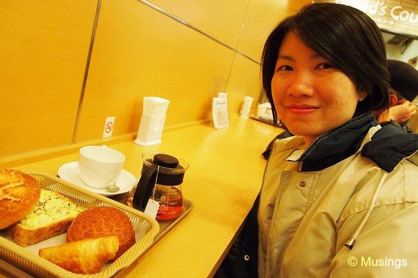 blog-2010-japan-OLYP5389-kyoto-breads-court-breakfast-karasuma