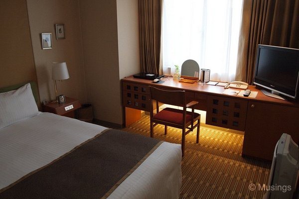 blog-2010-japan-OLYP5439-osaka-lutheran-hotel