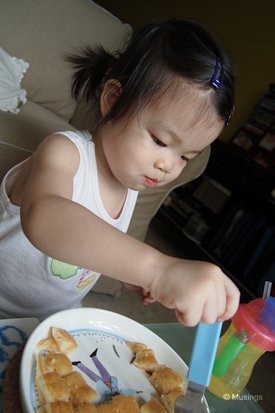 blog-2011-hannah-OLYP0811-pancakes