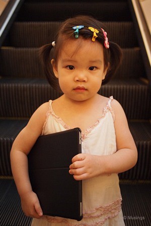 blog-2011-hannah-OLYP2770-hougang-mall-ipad-flickr