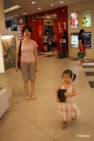 blog-2011-hannah-OLYP2773-hougang-mall-ipad-flickr