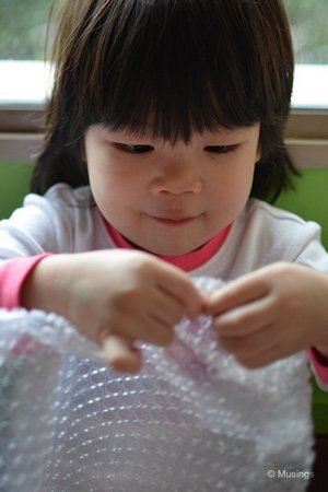 blog-2012-hannah-N7K_0542-morning-bubblewrap-flickr