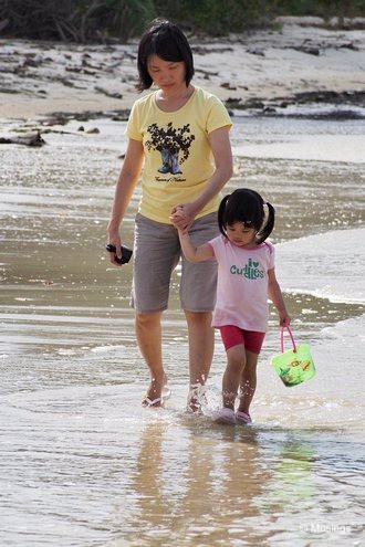 blog-2012-telunas-OMD05440-beach-exploration