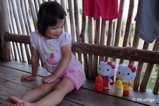 blog-2012-telunas-OMD06365-hannah-hello-kitties