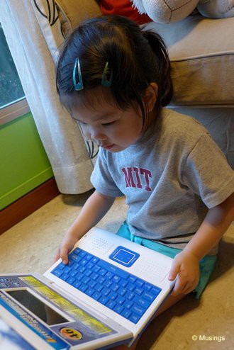 blog-2013-hannah-P1000096-kiddie-laptop