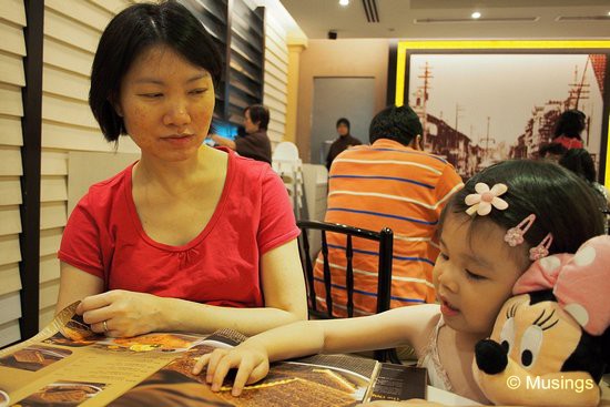 Hannah helping us indicate what she'd like for brunch. There was a White Town Old Coffee cafeteria at at the City Square Mall which we'd not visited before. Ling is a fan of the beverages and food served here. 