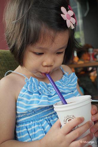Daddy is Hannah's primary caregiver now, and brought her out for her weekend normal routine, like tucking into her favorite double-chocolate @ Coffee Bean.