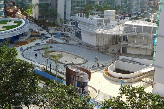 The roundabout right in front of the Grand Clubhouse.