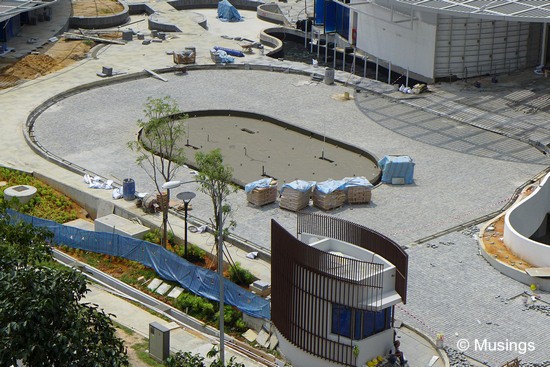 The roundabout driveway has been fitted with cobblestones. 