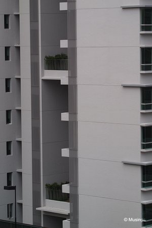 Corner balconies at selected floors @ Block 10D have planter areas installed now.