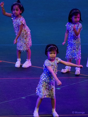  The teacher got her to stand in front and lead her troupe.