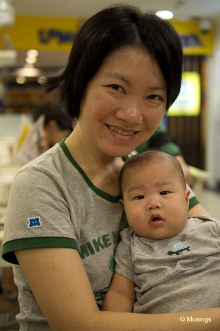 Ling remarked that Peter is a lot stronger than Hannah was at 4 months old. He's already learning how to stand, albeit lots of help from the both of us. 