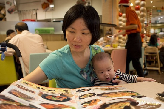 Dinner at one of our favorite restaurant hangouts at Hougang Mall - Ichiban Sushi. We like the clean ambiance, and good family-friendly selection of Japanese cuisine. Mommy has become quite adept at eating with one hand and cradling Peter with the other.