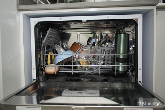 Straight on view of the interior. Do observe the height clearance for utensils and cookery.