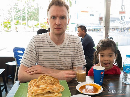 Pratas at Prata Raya @ Ang Mo Kio. Curry's pretty good but pratas-wise, we prefer the fare at Prata Wala.