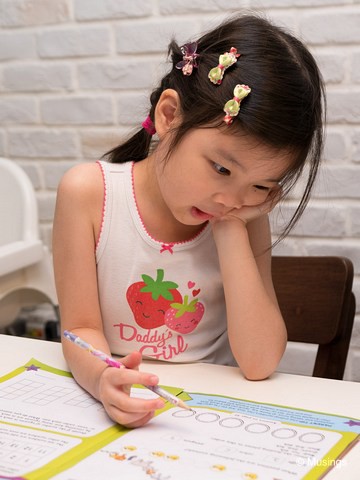 Hannah on her evening drawing activities. Ikea warm-lights were just above her. 