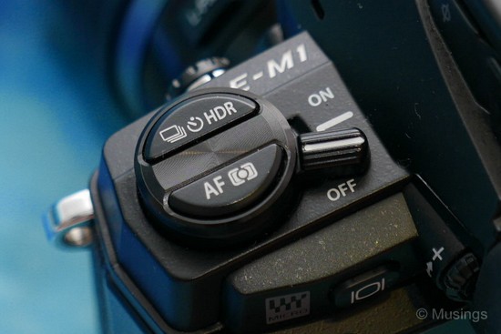Different location for the on/off lever now compared to the E-M5. Bad!